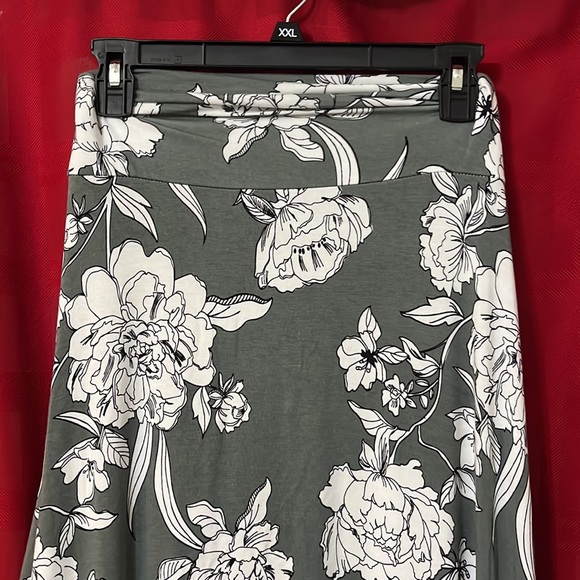 Size large market and spruce skirt - Picture 2 of 4